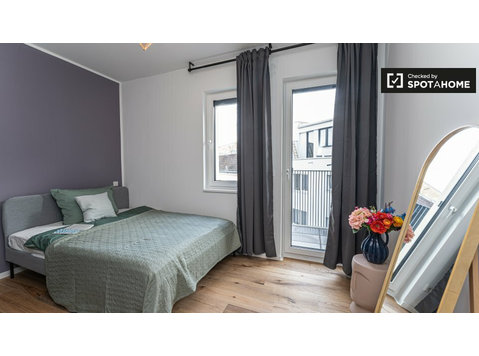 Alquiler de habitaciones en apartamento de 5 habitaciones… - Alquiler