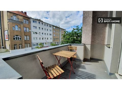 Stanze in affitto in appartamento con 5 stanze Schöneberg,… - In Affitto