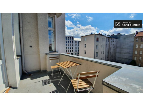 Zimmer zu vermieten in 5-Zimmer Wohnung Schöneberg, Berlin - Zu Vermieten