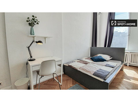 Stanze in affitto in appartamento con 5 stanze Schöneberg,… - In Affitto