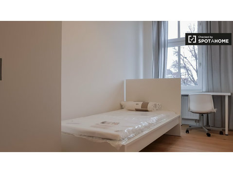 Habitaciones en apartamento con 6 habitaciones Mitte,… - Alquiler