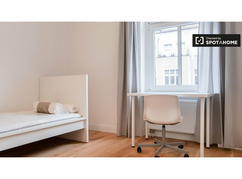 Pokoje w apartamencie z 6 sypialniami Mitte, Niemcy - Do wynajęcia