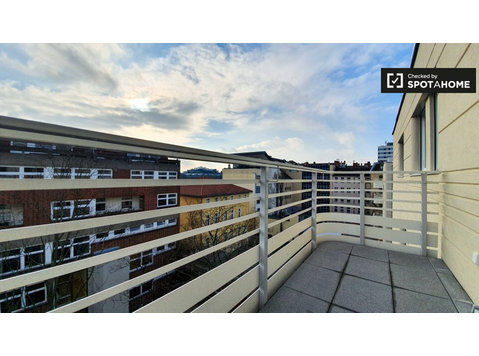 Yeni yapıda paylaşımlı apartmanda odalar. Düğün. Berlin - Kiralık