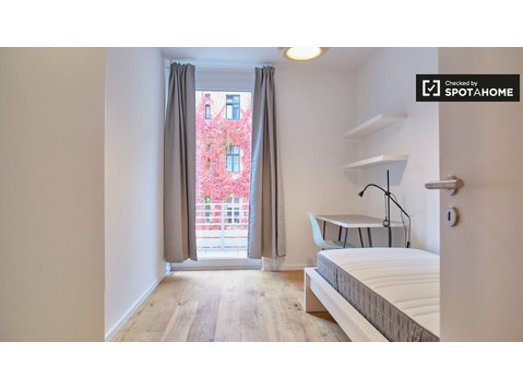Quartos em apartamento compartilhado em nova construção.… - Aluguel
