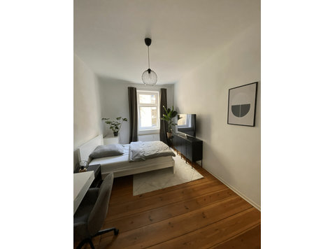 SHARED FLAT: Beautiful quiet private room in a shared… - For Rent