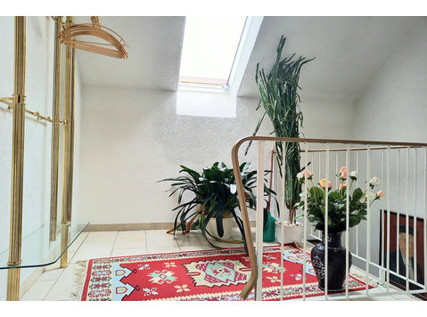 Schönes Appartement im Grünen mit Balkon/Beautiful… - For Rent