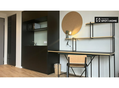 Studio indépendant à louer en résidence étudiante - À louer