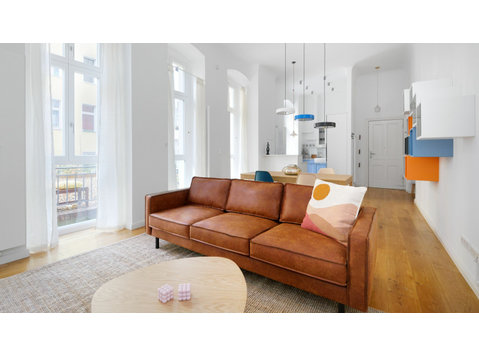 Spacious 2-bedroom Loft with private garden in central… - Alquiler