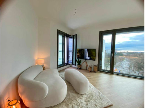 Modern 2 Bedroom Apartment FIRST-TIME OCCUPANCY with Office… - Te Huur
