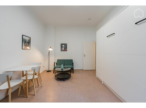 Spacious, awesome home in Neukölln - Aluguel