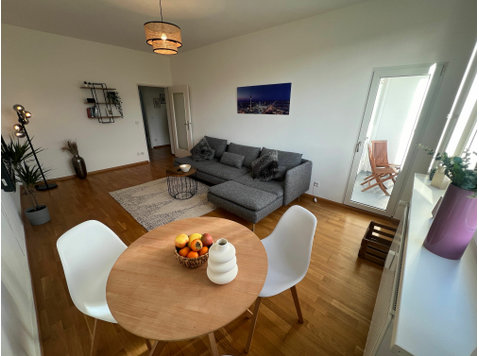 Moderne, helle 2-Zimmer-Wohnung mit Balkon & schönem Blick… - Zu Vermieten