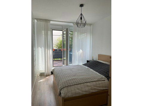 Sunny 2-rooms apartment in heart of Berlin - Kiralık