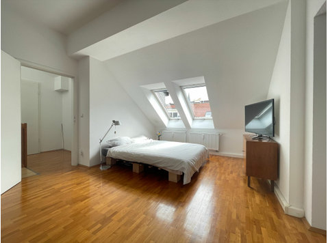 Sunny apartment on 2 floors in the heart of Mitte - برای اجاره