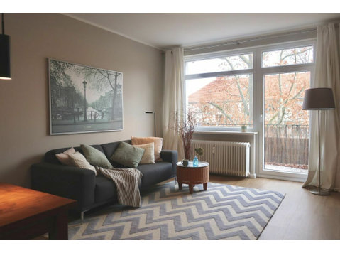 Very bright renovated dream apartment in Steglitz near… - Под Кирија