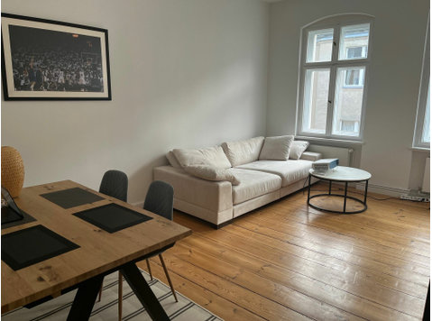 Wonderful 2 room apartment in the heart of Berlin Schöneberg - Под наем