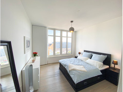 bright and friendly 2-room apartment in Friedrichshain - Za iznajmljivanje