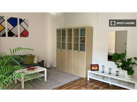 Wohnung mit 1 Schlafzimmer zur Miete in Charlottenburg,… - Wohnungen