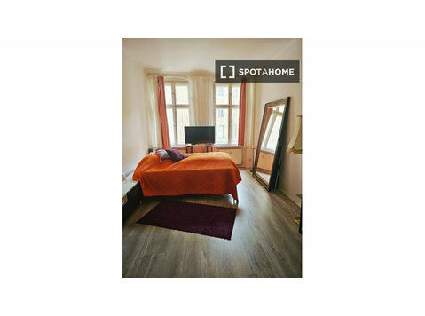 Apartamento de 1 habitación en alquiler en Wrangelkiez,… - Pisos