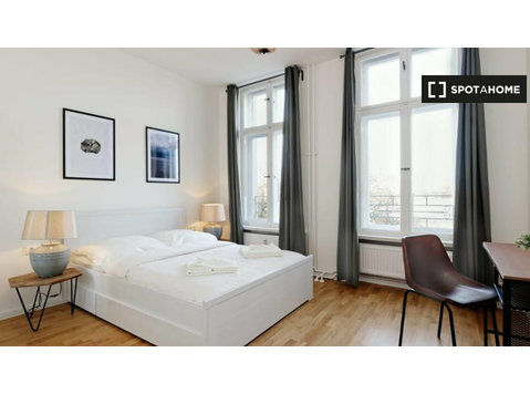 Berlin'de kiralık 2 yatak odalı daire - Apartman Daireleri