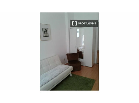 Appartamento con 2 camere da letto in affitto a Friedenau,… - Appartamenti