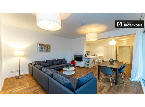 Apartment with 3 bedrooms to rent in Friedrichshain, Berlin - 아파트