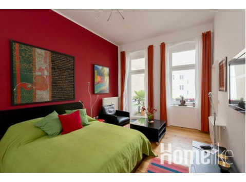 647 | Modern studio-appartement met balkon in Mitte nabij… - Appartementen