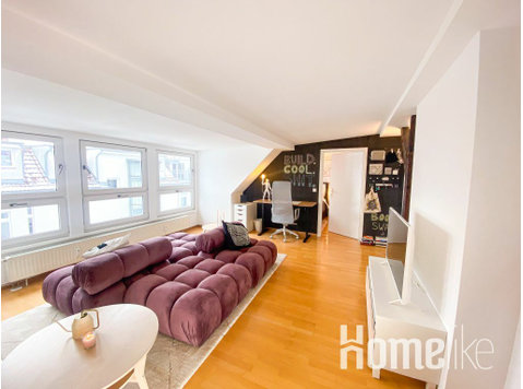 Beautiful, renovated attic apartment in Prenzlauer Berg - Apartamentos