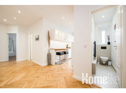 Bright and charming apartment with balcony in Berlin - דירות