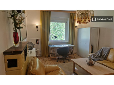 Lichterfelde, Berlin'de kiralık büyüleyici 2 yatak odalı… - Apartman Daireleri