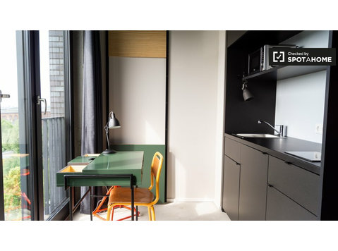 Excelente apartamento de estúdio para alugar em Mitte,… - Apartamentos