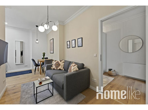 Freshly renovated 2-room flat in the Samariterkiez… - Apartments
