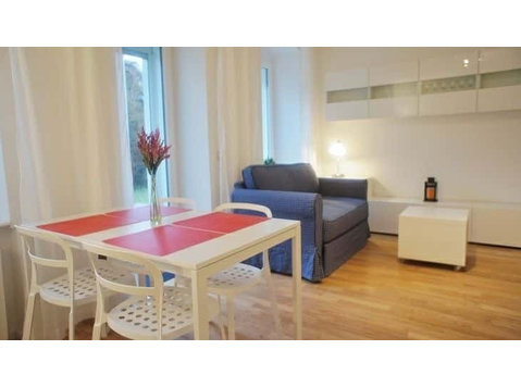 Greta: Apartment mit Gartenzugang in Friedrichshain - Apartments