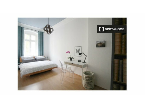 Hip Wohnung mit 1 Schlafzimmer in Friedrichshain zu… - Wohnungen