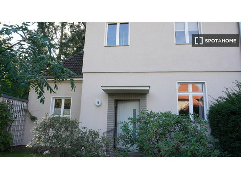 Dom z 2 sypialniami do wynajęcia w Reinickendorf, Berlin - Mieszkanie