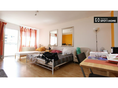 Riesiges Studio-Apartment zur Miete in Charlottenburg,… - Wohnungen