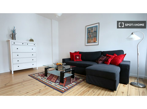 Prenzlauer Berg'de balkonlu, güzel 1 yatak odalı daire - Apartman Daireleri