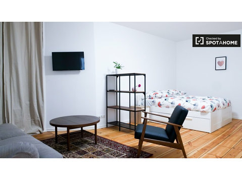 Mitte, Berlin'de kiralık 1 yatak odalı modern daire - Apartman Daireleri