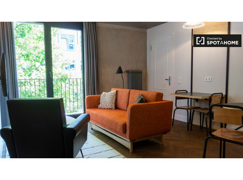 Mitte, Berlin'de kiralık 2 yatak odalı modern daire - Apartman Daireleri