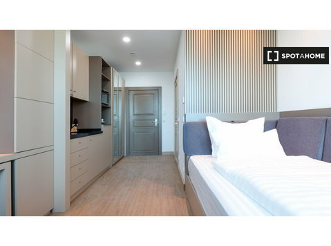 Modern studio apartment for rent in Charlottenburg, Berlin - Appartementen