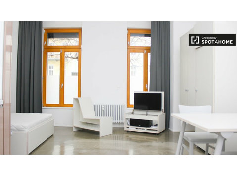 Modern studio apartment for rent in Freidrichshain, Berlin - Апартмани/Станови
