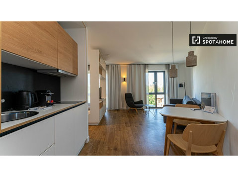 Moderno apartamento de estúdio para alugar em Lichtenberg,… - Apartamentos
