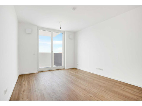 Built in kitchen, elevator and balcony - 1 room studio - Apartments