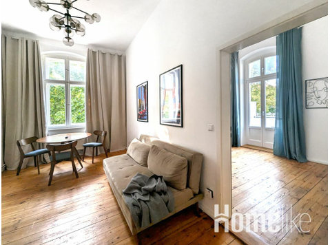 Period Apartment with Large Terrace. - Lejligheder