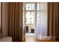 Renovated and elegant 3-room Apartment w/balcony in Steglitz - Leiligheter