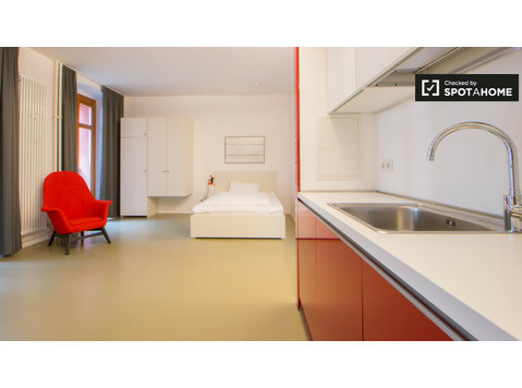 Spacious studio apartment for rent in Friedrichshain, Berlin - Apartments