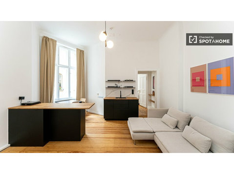 Friedenau, Berlin'de kiralık stüdyo daire - Apartman Daireleri