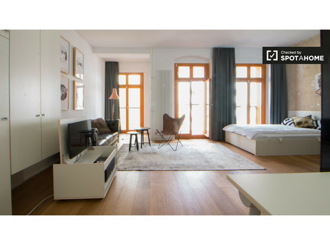Stylish studio apartment for rent in Friedrichshain, Berlin - Lakások