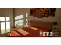 Sunny and spacious apartment, excellent location - Apartments