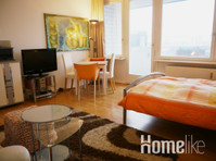 Sunny city apartment - 	
Lägenheter
