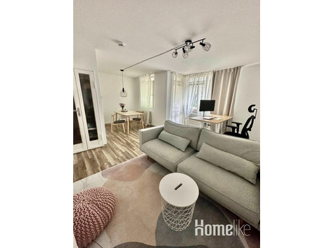 Sunny, modern & cozy apartment with Balcony near Volkspark… - 公寓